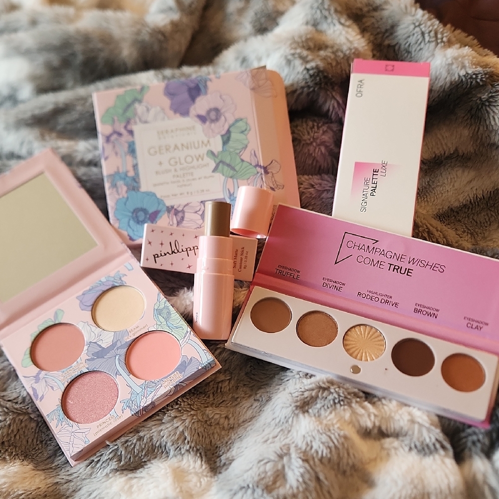 OFRA Pink and Gold Eyeshadow Palette And Makeup Towel